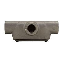 Condulet® Caja Registro Ovalada Serie 7  Forma"T" en aluminio libre de cobre con pintura gris epóxica electroestática,  Entrada 2-1/2" NPT,  con tapa de acero galvanizado y empaque integrado.